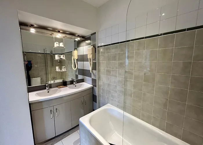 ホテル ル リシュリュー バッカス 2*